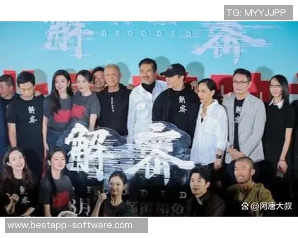 足球明星同框帅气瞬间大集合展现球场魅力与友谊的完美时刻