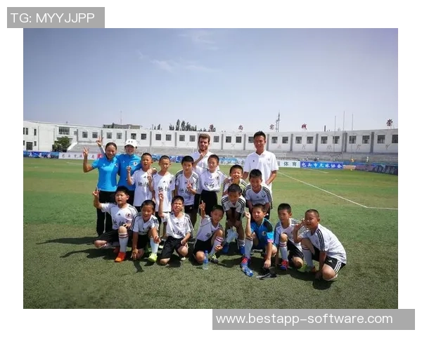 足球明星风采探秘与成长历程的深度分析与研究 足球明星风采探秘与成长历程的深度分析与研究