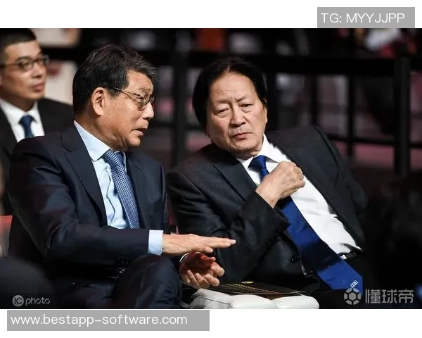 足球明星为成龙配音高清图片展现魅力与激情的完美结合